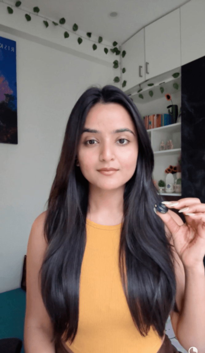 Shruti selected background